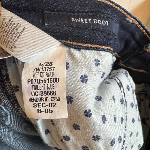 Lucky Brand🍀 Women’s Mid-Rise Sweet Bootcut jeans. Size 6/28 - Picture 11 of 13